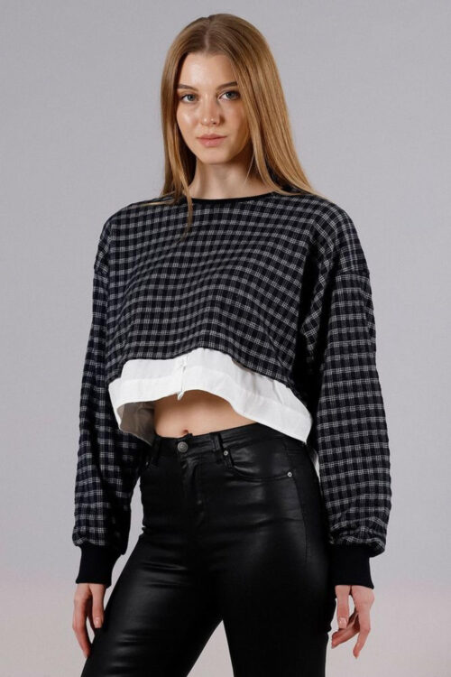 women's short blouse vue face pose