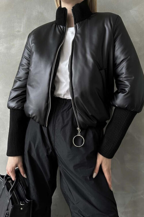veste bomber noire pour femme avec manches élastiquées vue de face ouverte zoom